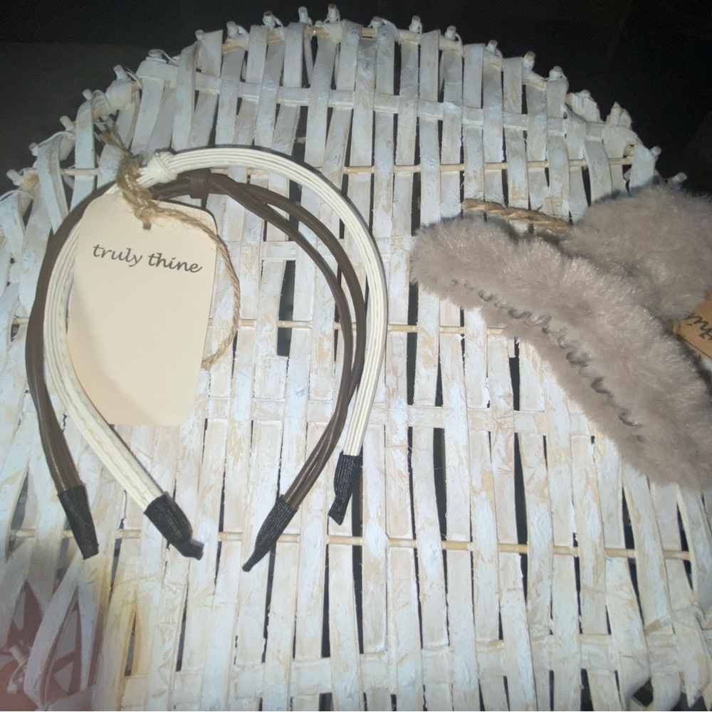 Black and White Hair Accessories Set
